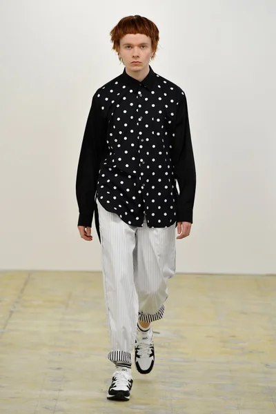 Look 16